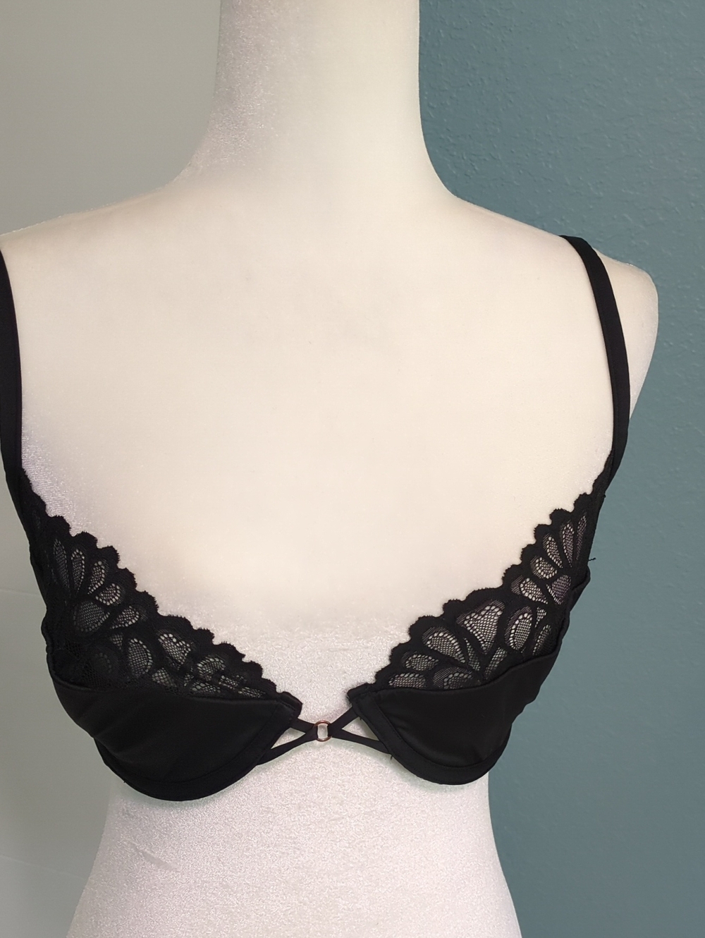 Savage X Fenty Black Lace Trim Plunge Bra - Women Intimates Sz 32DDD